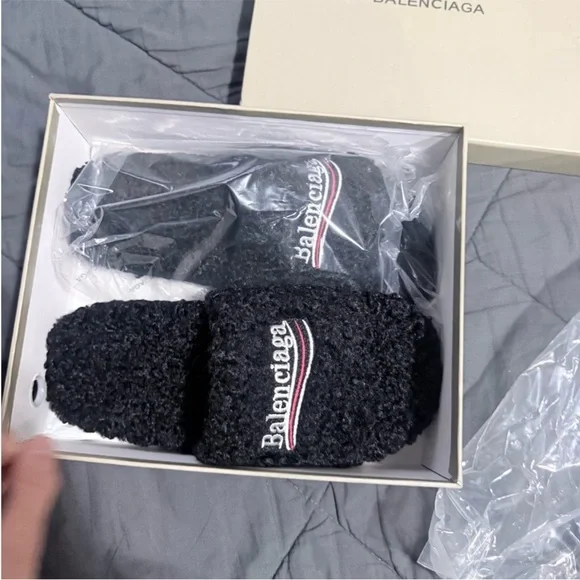 Balenciaga Black Textured Slides - Picture 2 of 3